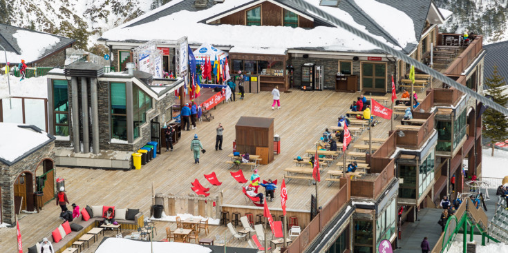 Una estació d'esquí a ple rendiment
