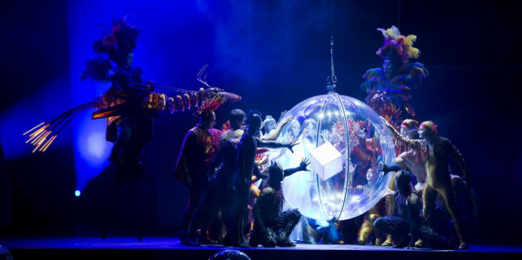 Dos números de l’espectacle ‘Scalada Storia’, del Cirque du Soleil, que s’ha representat durant el mes de juliol a l’escenari de l’aparcament del parc Central.