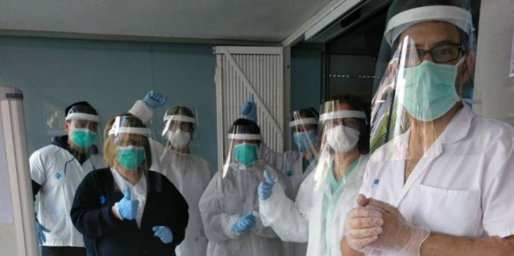 L’equip mèdic de l’Hospital de Sant Pau de Barcelona amb les pantalles protectores de LibreGuard.