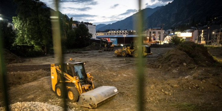 Fotografia d’arxiu de la construcció d’un aparcament a Andorra la Vella.