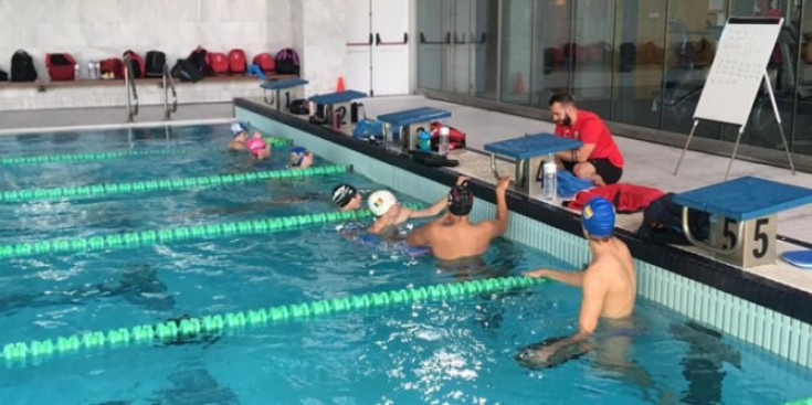 L’equip nacional de natació d’Andorra entrena al Pas de la Casa, el novembre.