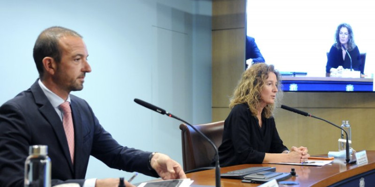 Els ministres Jordi Torres i Sílvia Calvó durant la roda de premsa d’ahir.