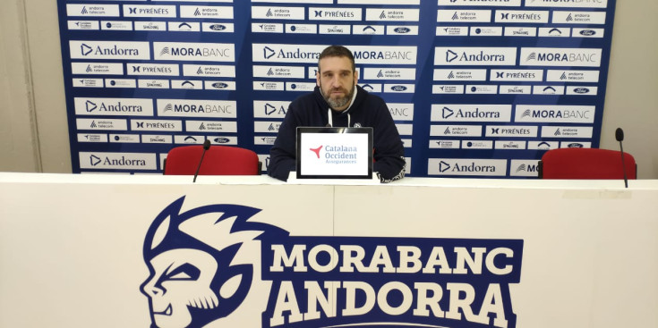 Ibon Navarro compareix en roda de premsa al Poliesportiu d’Andorra, ahir.