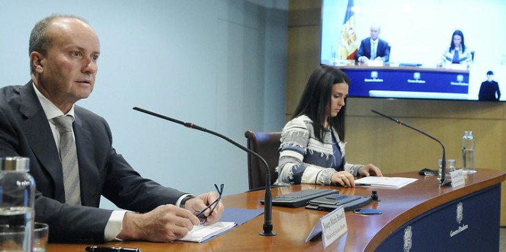 El ministre de Justícia i Interior, Josep Maria Rossell,i la cònsol major d'Encamp, Laura Mas.
