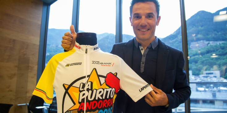 Purito Rodríguez, amb el maillot que representa la 'seva' marxa cicloturista.