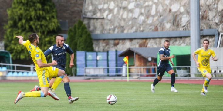 Partit del FC Santa Coloma contra l’ FC Astana al Estadi Comunal.