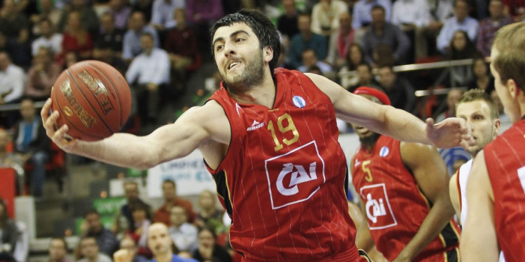 Giorgi Shermadini, en un partit amb el CAI Saragossa, l’equip amb el qual va ser a l’ACB una temporada.