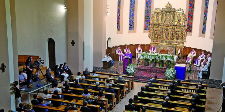 La missa fúnebre a l’església de Sant Esteve, ahir al vespre.