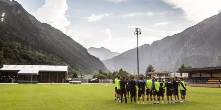 Entrenament de la selecció de futbol a l’estadi comunal.