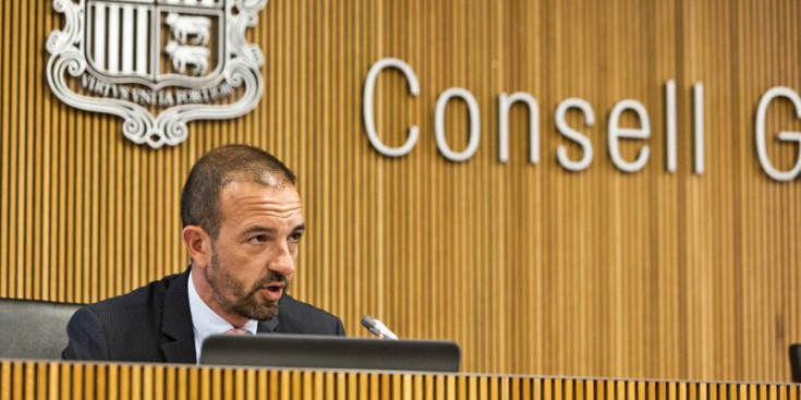 El ministre d’Ordenació Territorial, Jordi Torres, ahir durant la comissió.