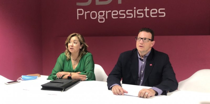 La membre executiva de SDP Elisabet Zoppetti i el secretari de l’organització, Josep Lluís Donsión, ahir.