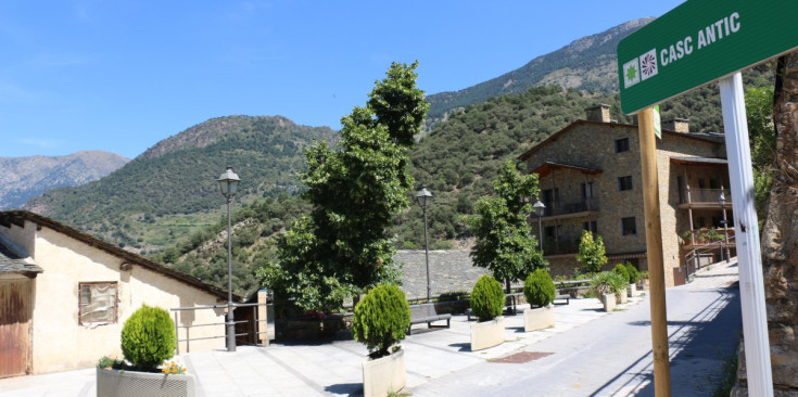 La plaça del poble d'Aixirivall, ahir.