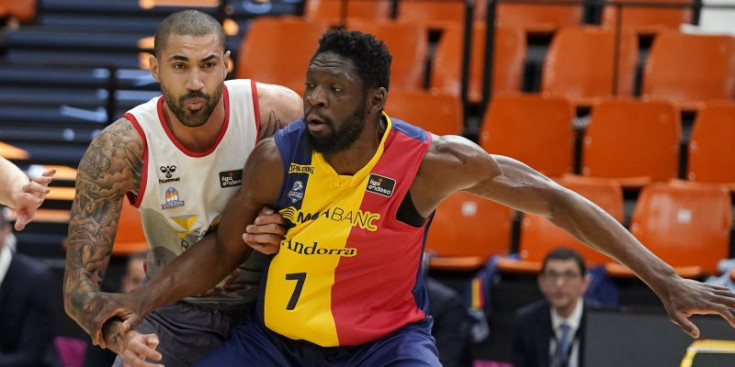 Tunde en el partit contra el San Pablo Burgos.