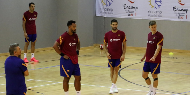 Sessió d’entrenament que el Barça d’handbol va fer aquest dimarts al Complex esportiu d’Encamp.