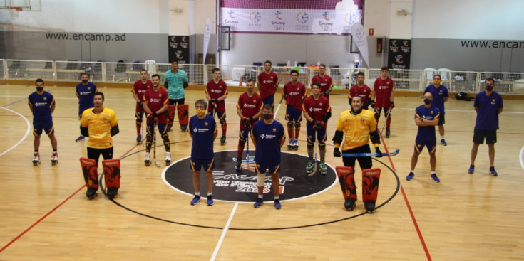 El Barça d’hoquei al Complex esportiu d’Encamp després del primer entrenament.