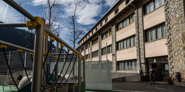 Façana de l'escola francesa.