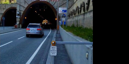 El dispositiu s'activa quan el ciclista polsa la botonera. / MOBILITAT