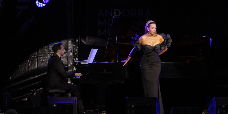 La soprano Ainhoa Arteta durant el concert.