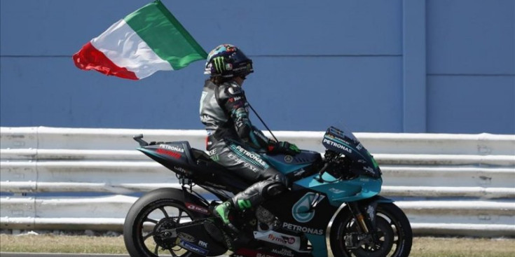 Morbidelli celebra la victòria.