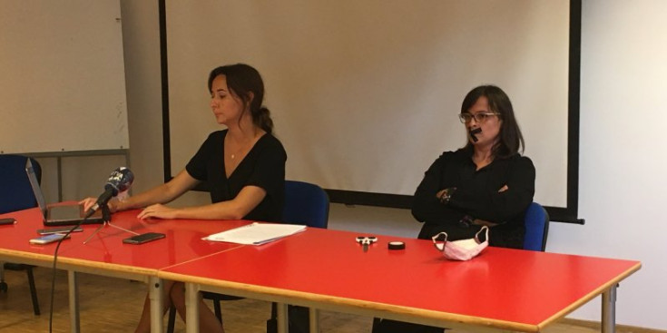 L’advocada internacional d’Stop Violències, Clara Serra Baiget, i la presidenta, Vanessa M. Cortés, ahir.