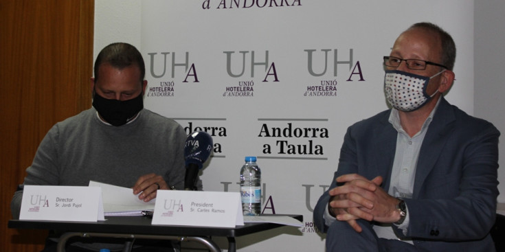 Jordi Pujol i Carlos Ramos en la roda de premsa d’ahir.