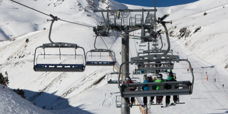 Telecadires d’una pista d’esquí del país.