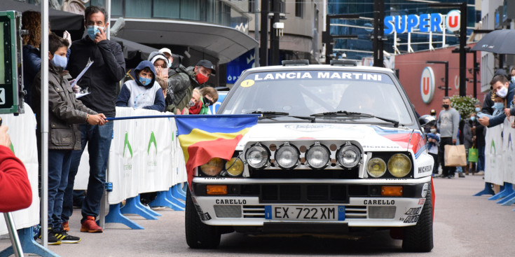 Un moment del tret de sortida del 49è Ral·li d'Andorra a la capital.