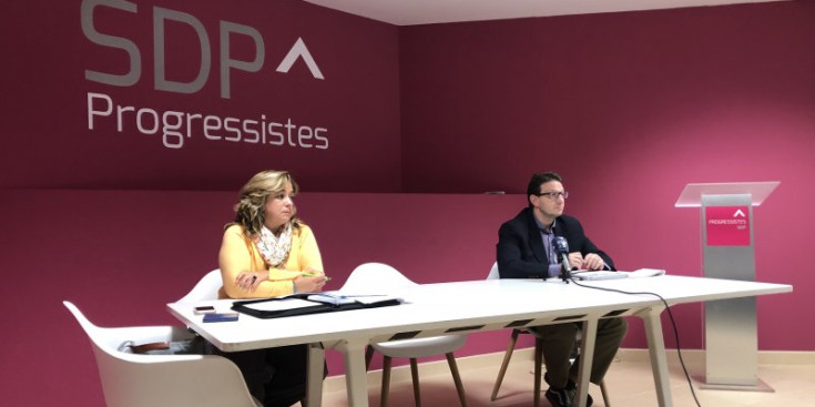 Els membres d’SDP Elisabet Zoppetti i Josep Lluís Donsión, ahir.