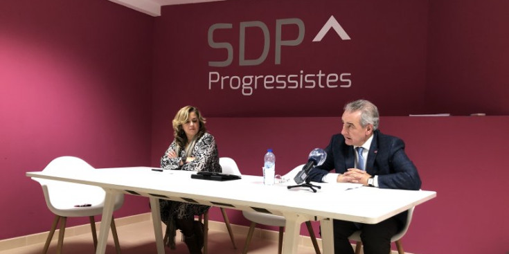 Elisabet Zoppetti i Jaume Bartumeu a la roda de premsa d’ahir.