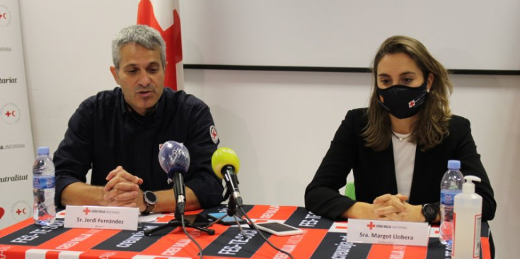 Jordi Fernández i Margot Llobera anuncien l’acord.