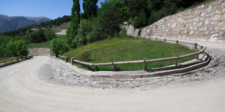 Un tram de la carretera per on passarà la Vuelta, a Beixalís