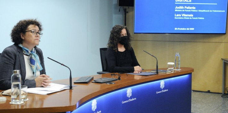 La ministra de Funció Pública i Simplificació de l’Administració, Judith Pallarés, i la secretària d’Estat de Funció Pública, Lara Vilamala, ahir.