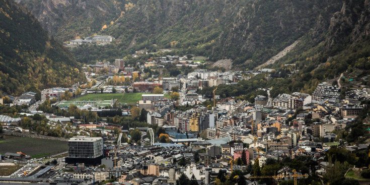 Una vista general d'Andorra la Vella i Escaldes-Engordany.