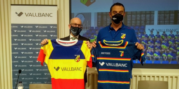 Sergi Martín i David Ferré renoven el patrocini de Vall Banc a la FAR.