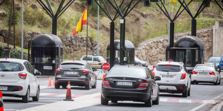 Vehicles sortint del país per la frontera hispanoandorrana.