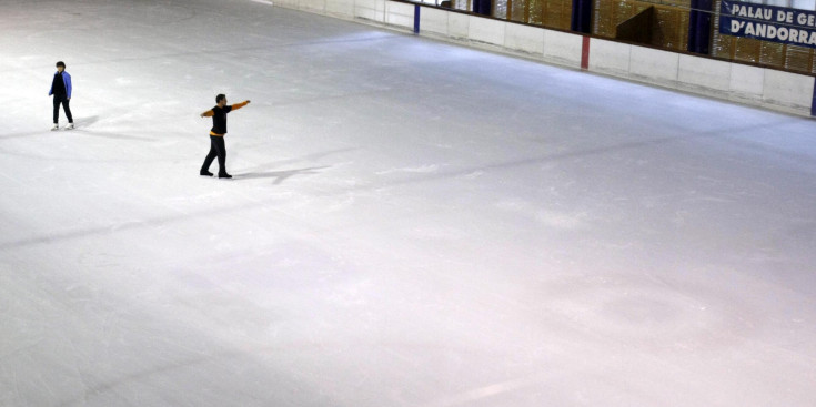 l passi inclou l’acés a la pista de gel.