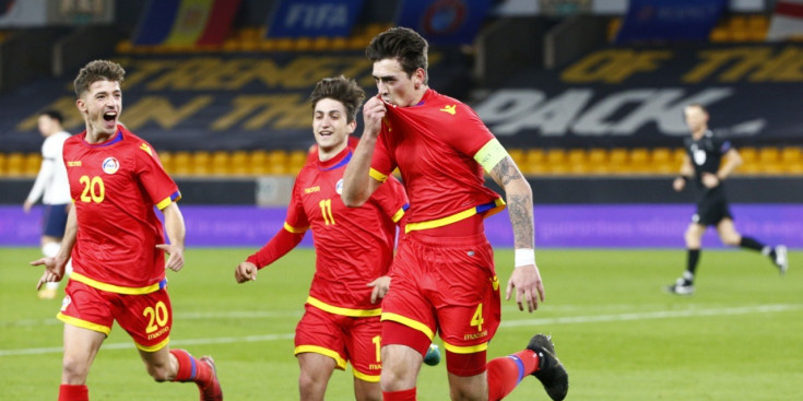 Cristian García celebra el gol de penal contra Anglaterra.