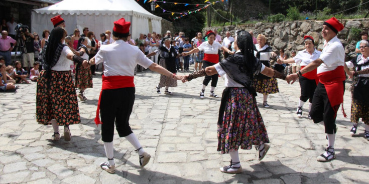 Ball tradicional del Contrapàs de la Festa Major de Santa Coloma.