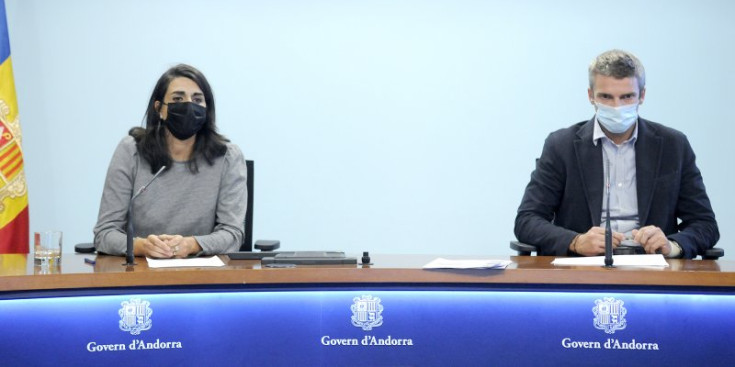 La secretària d’Estat d’Afers Socials, Teresa Milà, i el cap d’Àrea d’Atenció a la Infància i l’Adolescència, Jordi Olivé, ahir.
