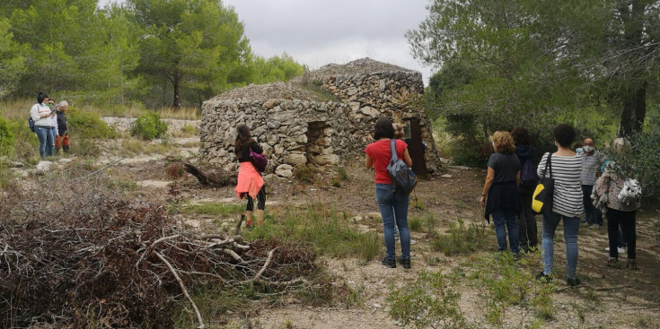 Una visita a cabanes de pedra seca a Sant Vicenç de Calders.