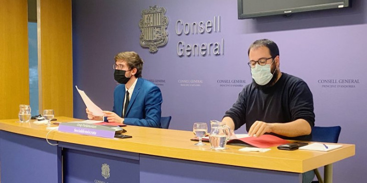 Els consellers generals del PS, Roger Padreny i Carles Sánchez, durant la roda de premsa d’ahir.