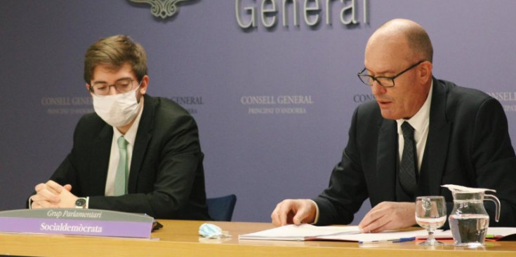 Els consellers generals del PS Roger Padreny i Joaquim Miró durant la compareixença telemàtica d’ahir.