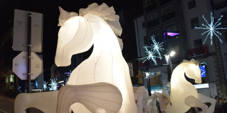 L’espectacle ‘Fiers à cheval’, a l’avinguda Meritxell.