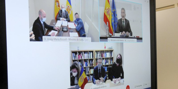 Un moment de la trobada telemàtica entre els ministres Rossell i Grande-Marlaska d’ahir.