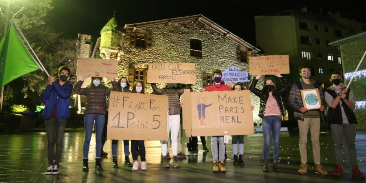 Una imatge de la protesta de Fridays for Future d’Andorra ahir a la tarda.