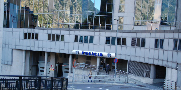 L'edifici central de la policia.