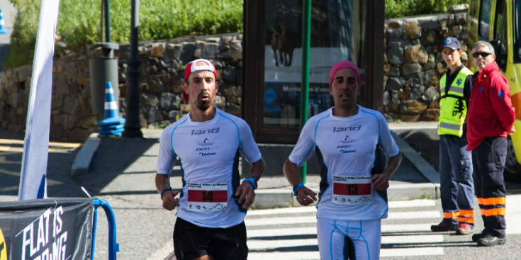 Marc i Òscar Casal, a punt de creuar la línia de meta de la Travessa de la Massana i Ordino, a la qual van ser vencedors, el 2 d’agost passat.