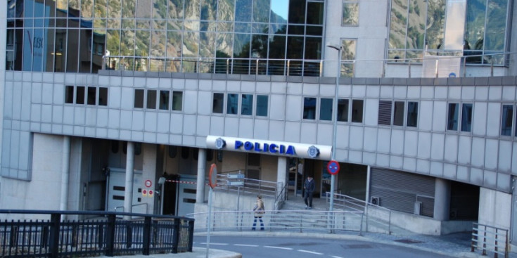 Imatge de la façana de l'edifici de la Policia.