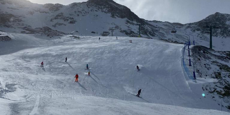 Els esquiadors a Ordino Arcalís, aquest dissabte.