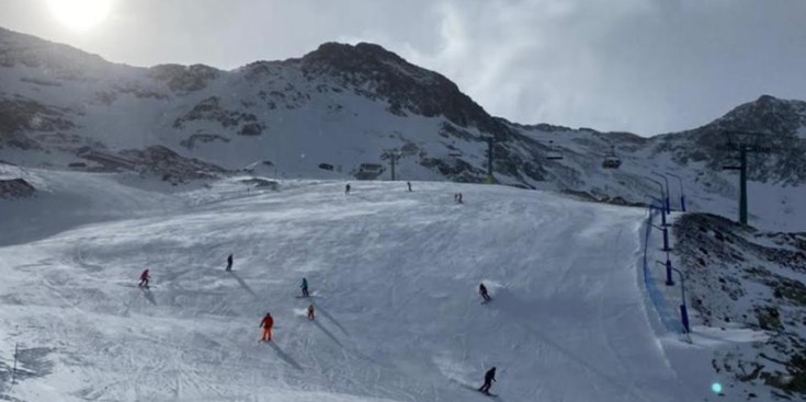 Els esquiadors a Ordino Arcalís, aquest dissabte.